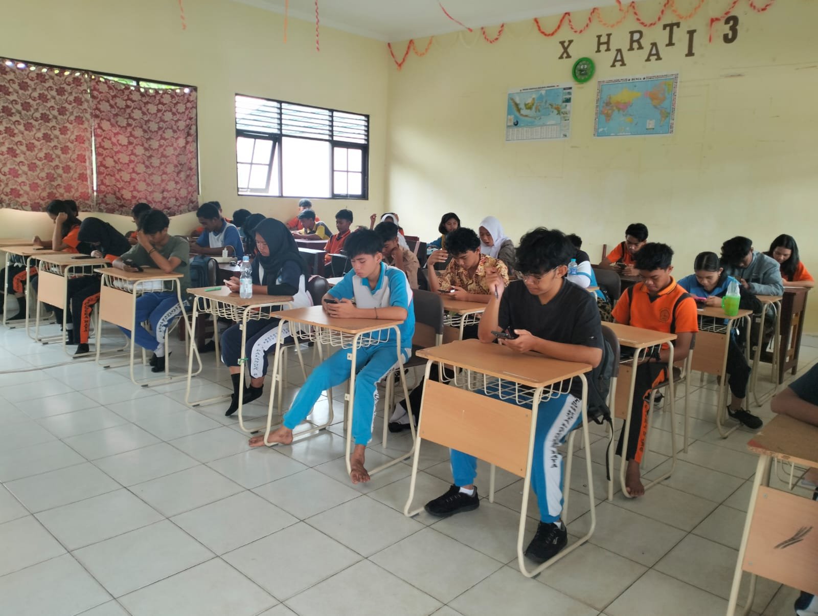 SMAN 10 Palangka Raya Melaksanakan Penilaian Sumatif Akhir Berbasis Online